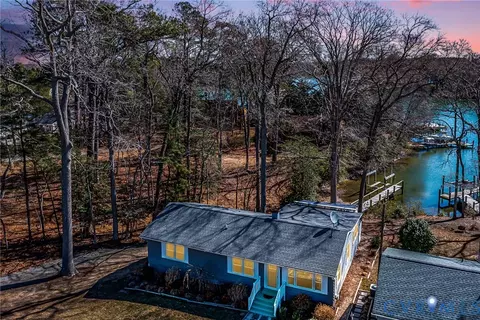 1302 S Glebe Rd, Montross, VA 22520