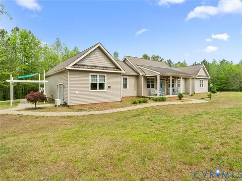 8151 Hidden Valley Ct, Amelia Court House, VA 23002