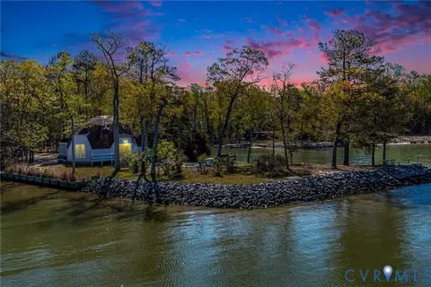 89 Holiday Dr, Heathsville, VA 22473