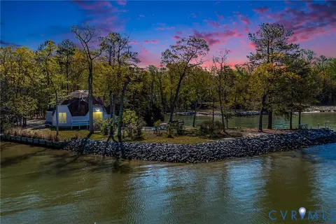 89 Holiday Dr, Heathsville, VA 22473
