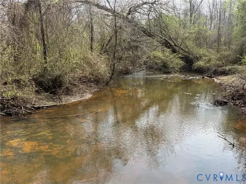 17226 Parsons Rd, Beaverdam, VA 23015