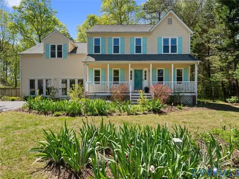5501 Creek Crossing Dr, Midlothian, VA 23112