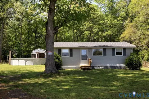 95 Fish Brax Ln, Hague, VA 22469