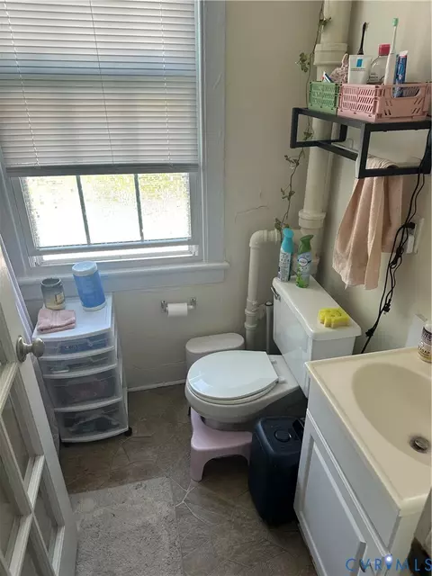 Bath - 806 Spring St, Richmond, VA 23220 photo 2 of 2