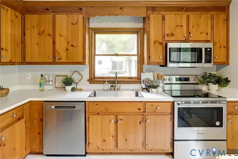 Kitchen - 40 River Ct, Aylett, VA 23009 photo 3 of 4