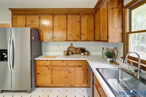 Kitchen - 40 River Ct, Aylett, VA 23009 photo 4 of 4