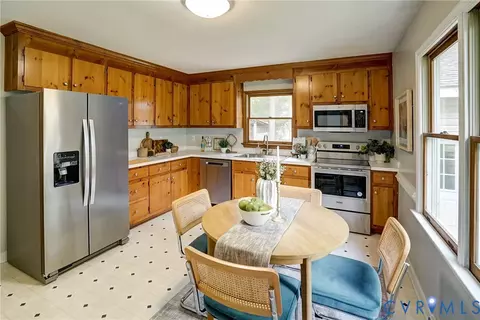 Kitchen - 40 River Ct, Aylett, VA 23009 photo 2 of 4