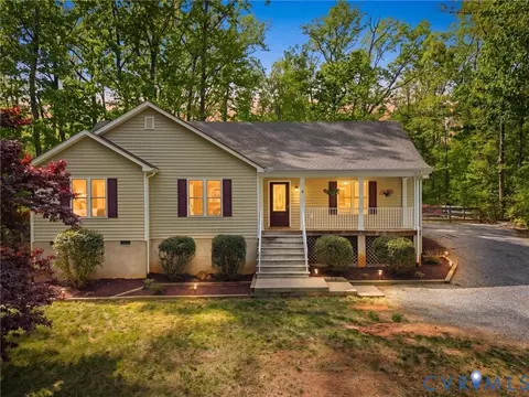 2094 Hancock Rd, Powhatan, VA 23139
