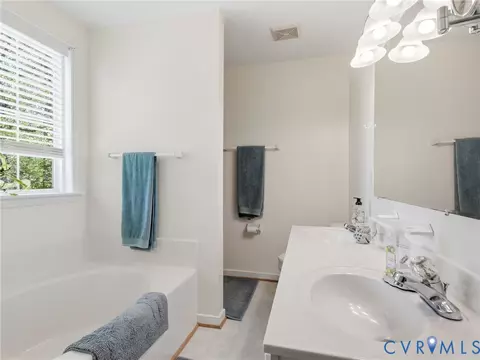 Bath - 1625 Upperbury Dr, Midlothian, VA 23114 photo 2 of 5
