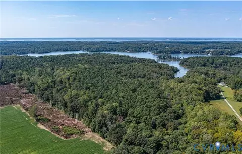 2 Browns Ln, Lancaster, VA 22503