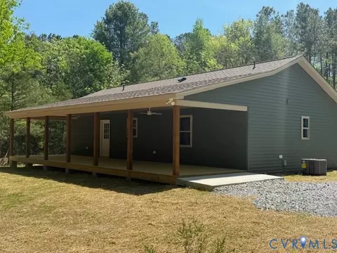 744 Robertsons Rd, Blackstone, VA 23824 photo 3