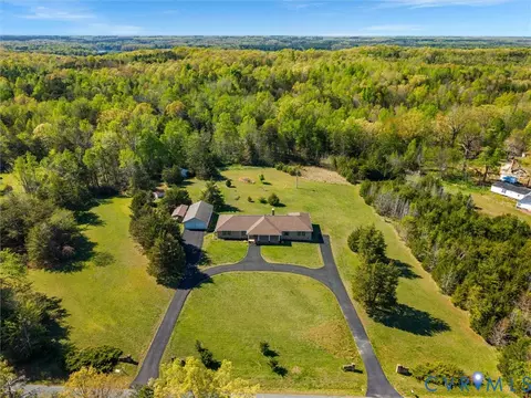 218 Landing Rd, Farmville, VA 23901