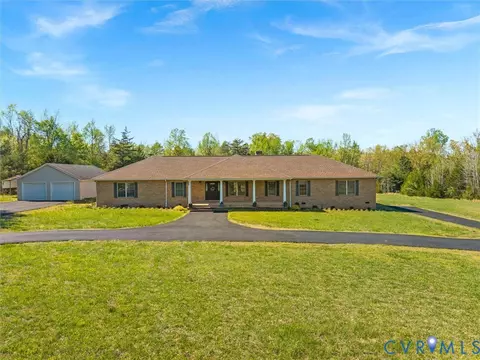 218 Landing Rd, Farmville, VA 23901