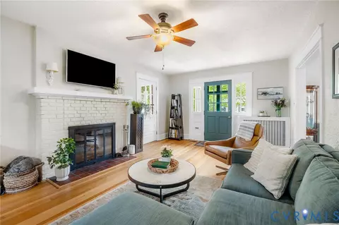Entry Way - 4613 Devonshire Rd, Richmond, VA 23225 photo 4 of 7