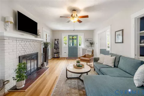 Entry Way - 4613 Devonshire Rd, Richmond, VA 23225 photo 3 of 7