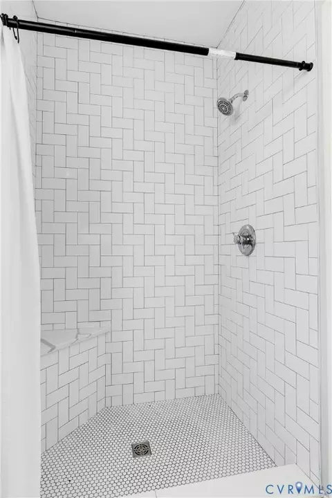 Bath - 23 E 34th St, Richmond, VA 23224 photo 4 of 4