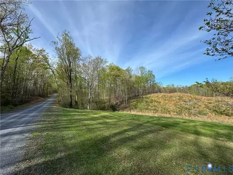 3 Crump Rd, Cartersville, VA 23027