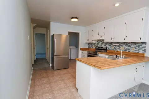 Kitchen - 4800 Peartree Ct, Midlothian, VA 23112 photo 1 of 3