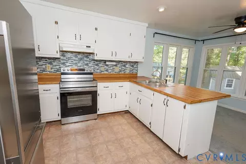 Kitchen - 4800 Peartree Ct, Midlothian, VA 23112 photo 2 of 3