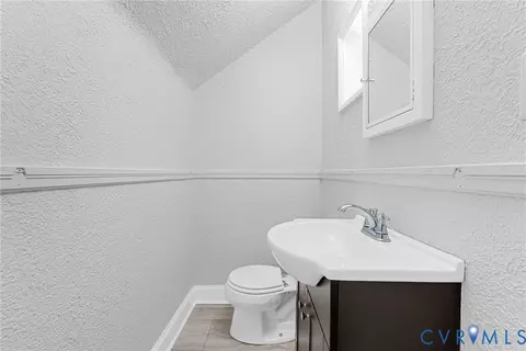 Bath - 1227 Windsor Ave, Richmond, VA 23227 photo 2 of 2