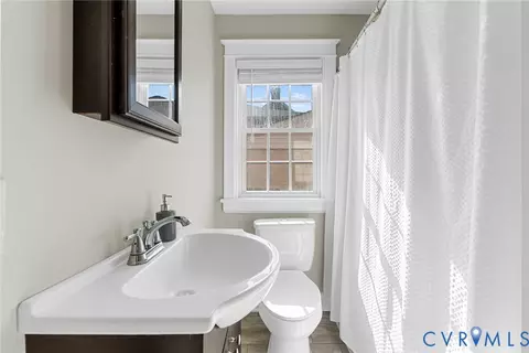 Bath - 1227 Windsor Ave, Richmond, VA 23227 photo 1 of 2