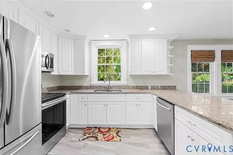 Kitchen - 1227 Windsor Ave, Richmond, VA 23227 photo 3 of 5