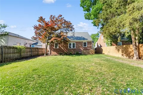 Exterior - 1227 Windsor Ave, Richmond, VA 23227 photo 7 of 9