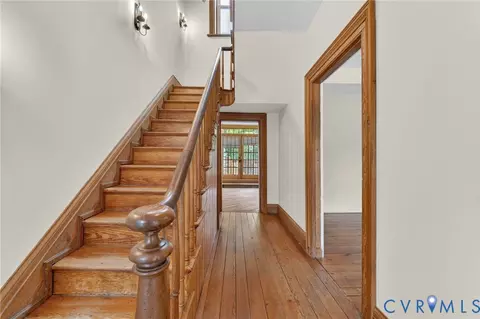 Entry Way - 2513 E Grace St, Richmond, VA 23223 photo 1 of 7