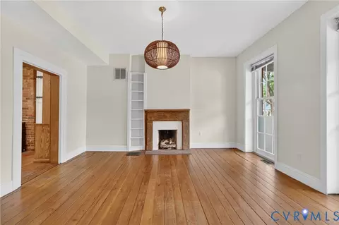 Living - 2513 E Grace St, Richmond, VA 23223 photo 4 of 5