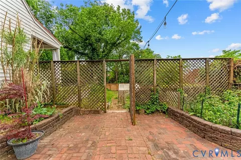 Exterior - 2513 E Grace St, Richmond, VA 23223 photo 11 of 16