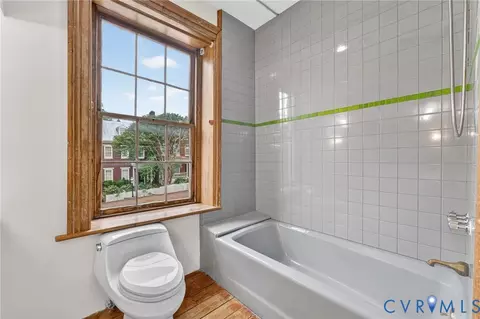 Bath - 2513 E Grace St, Richmond, VA 23223 photo 2 of 3