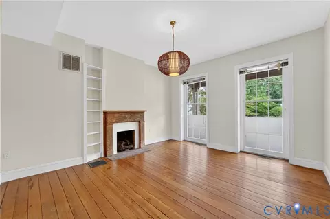 Living - 2513 E Grace St, Richmond, VA 23223 photo 2 of 5