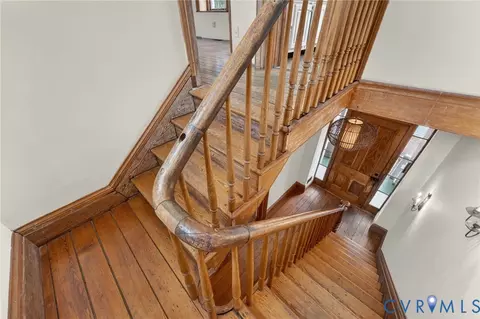 Entry Way - 2513 E Grace St, Richmond, VA 23223 photo 5 of 7