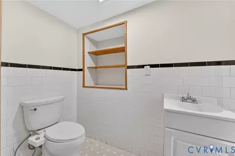 Bath - 2513 E Grace St, Richmond, VA 23223 photo 3 of 3