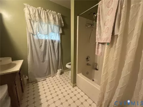 Bath - 6424 Hackney Cir, North Chesterfield, VA 23234 photo 1 of 4