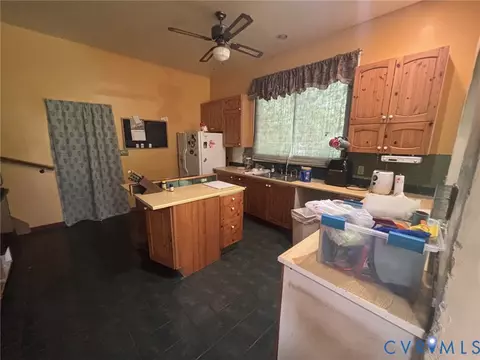 Kitchen - 6424 Hackney Cir, North Chesterfield, VA 23234 photo 2 of 4