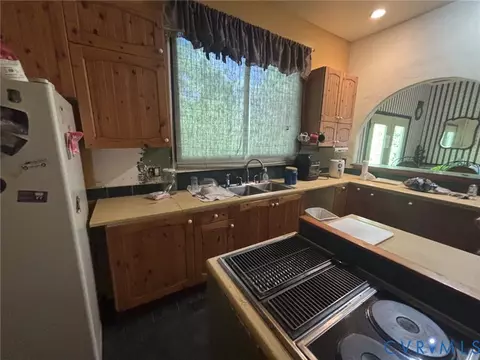 Kitchen - 6424 Hackney Cir, North Chesterfield, VA 23234 photo 4 of 4