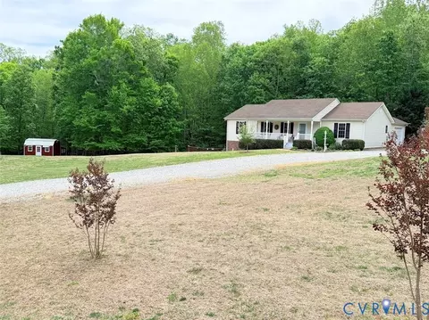 15561 Mica Ln, Amelia Court House, VA 23002