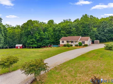 15561 Mica Ln, Amelia Court House, VA 23002