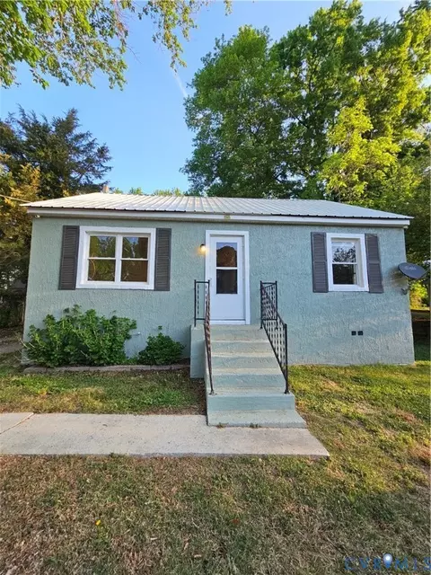 2702 Milhorn St, Colonial Heights, VA 23834