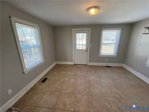 Living - 400 5th St, Blackstone, VA 23824 photo 2 of 3