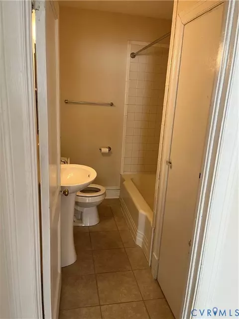 Bath - 400 5th St, Blackstone, VA 23824 photo 3 of 4