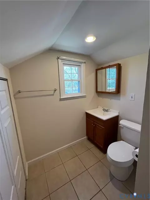 Bath - 400 5th St, Blackstone, VA 23824 photo 2 of 4