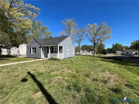 Exterior - 400 5th St, Blackstone, VA 23824 photo 2 of 5