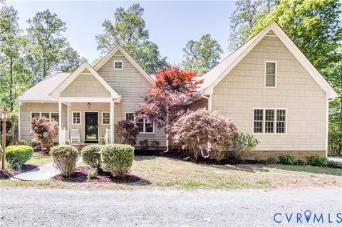 19614 Creekside Dr, Spring Grove, VA 23881