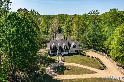 51 Grand Villa Dr, Weems, VA 22576