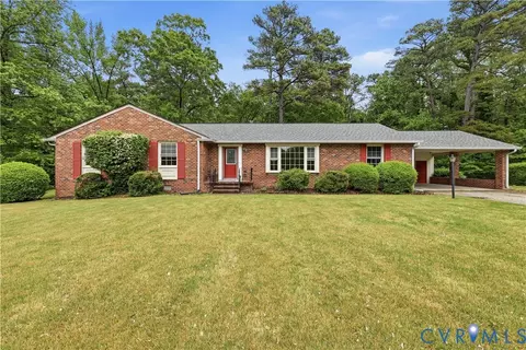 118 Flintlock Dr, Colonial Heights, VA 23834