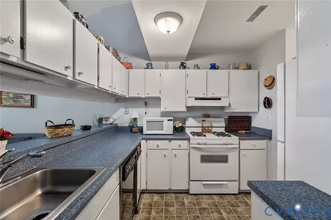 Kitchen - 11939 W Briar Patch Dr, Midlothian, VA 23113 photo 1 of 2
