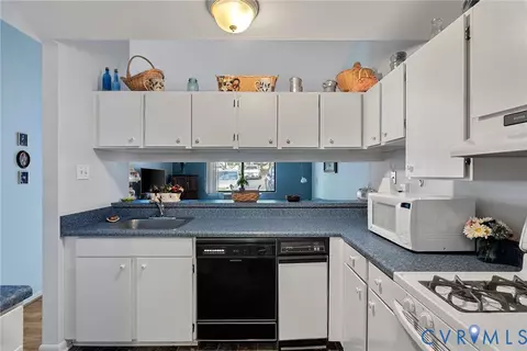 Kitchen - 11939 W Briar Patch Dr, Midlothian, VA 23113 photo 2 of 2