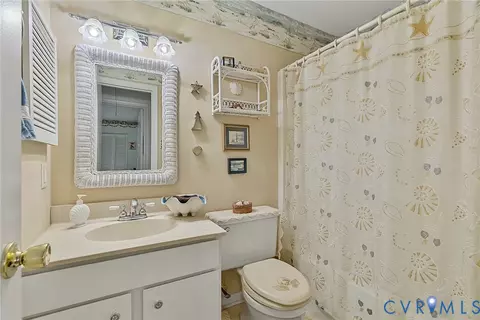 Bath - 11939 W Briar Patch Dr, Midlothian, VA 23113 photo 2 of 3